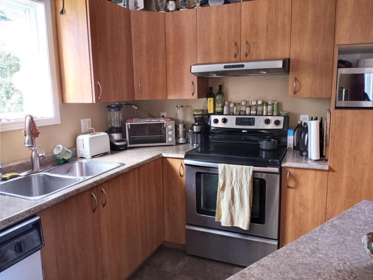 Guests Room For Rent / Chambre Prive Dans Maison Partager Maria Εξωτερικό φωτογραφία