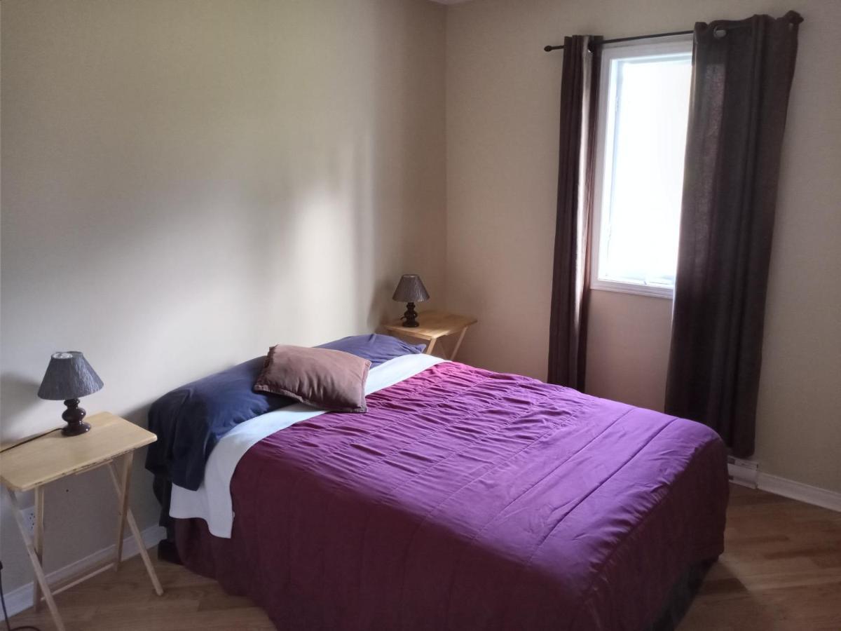 Guests Room For Rent / Chambre Prive Dans Maison Partager Maria Εξωτερικό φωτογραφία